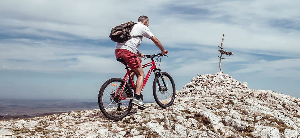 hombre en bicicleta