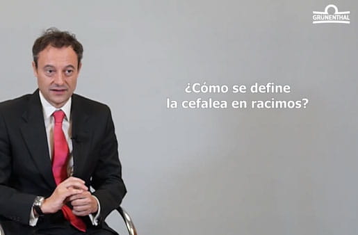 ¿Cómo se define la cefalea en racimos?